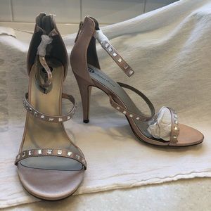 Gold satin embellished heel